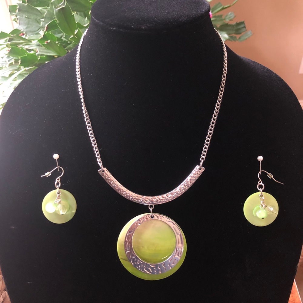mother of pearl pendant necklace and earrings